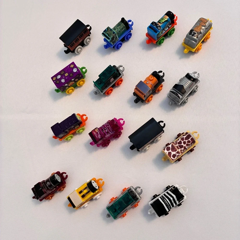Fisher-Price Thomas & Friends Minis Toy Train 16 Pack Miniature Trains